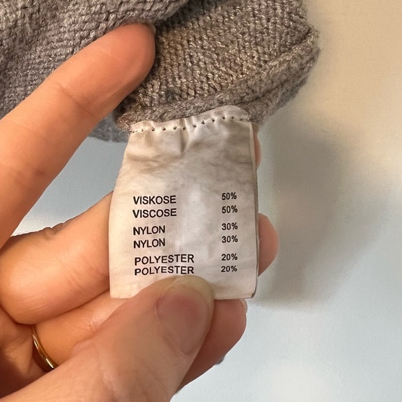 Elenza Cropped Mock Neck Sweater - Picture 6 of 9